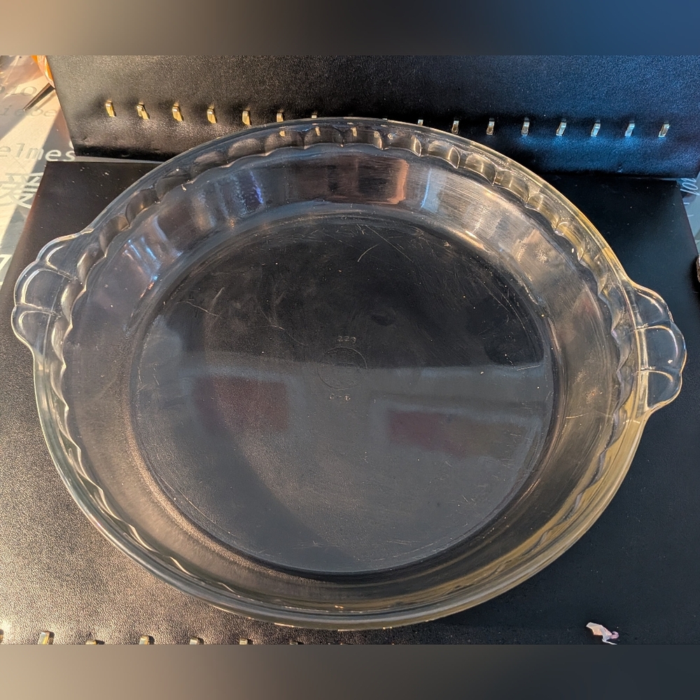 Vintage PRYREX Glass Pie Dish. 10 Inches. Fluted Edge